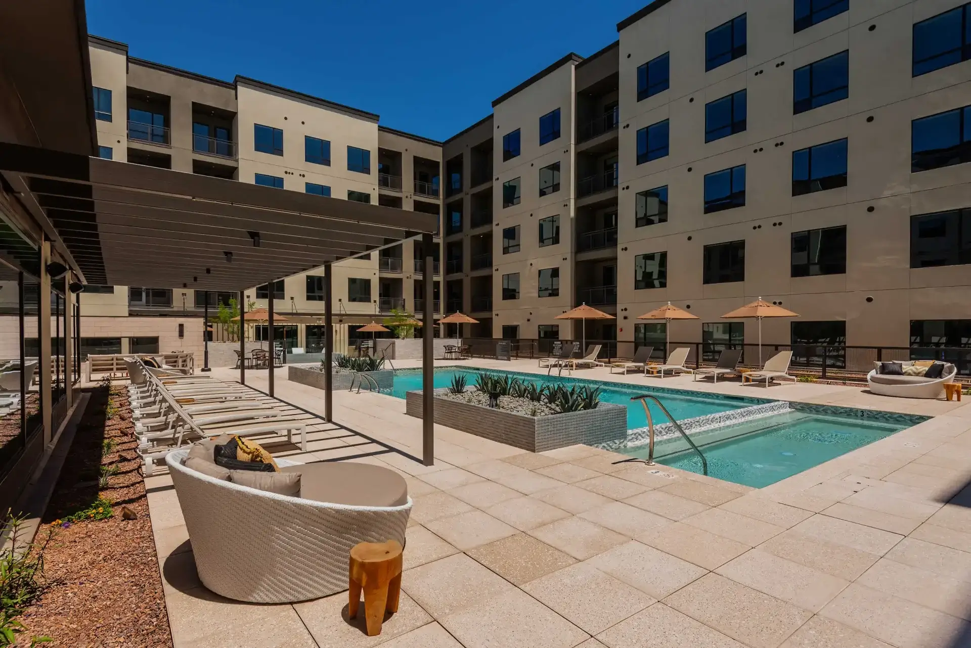 the quincy at kierland scottsdale pet-friendly apartments pool 37