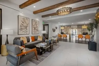 quincy at kierland lounge 1