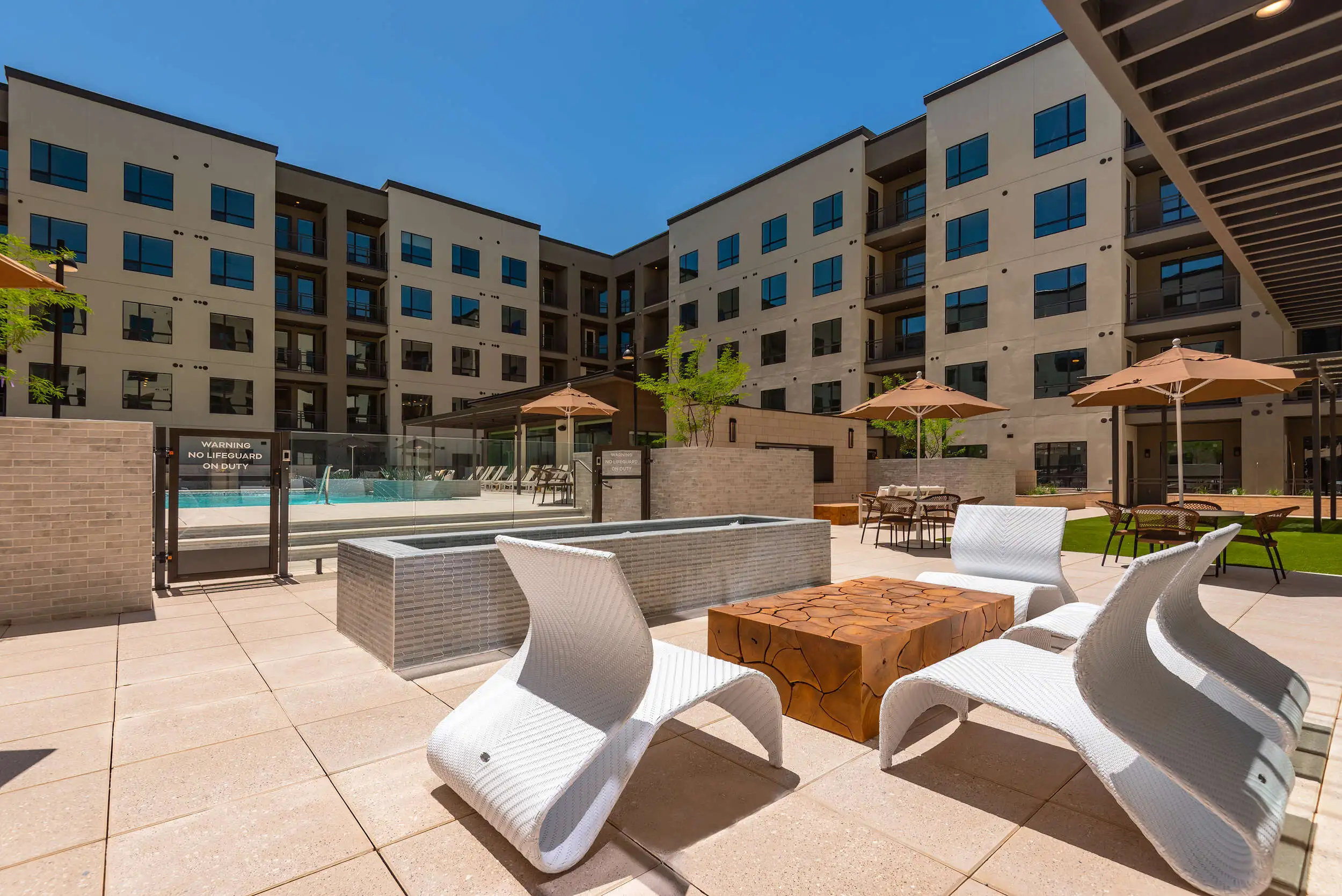 quincy at kierland outdoor lounge