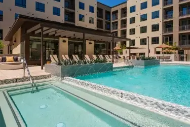 quincy at kierland pool 1