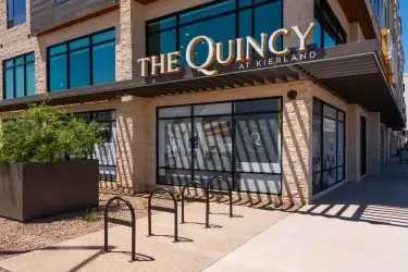 quincy at kierland sign